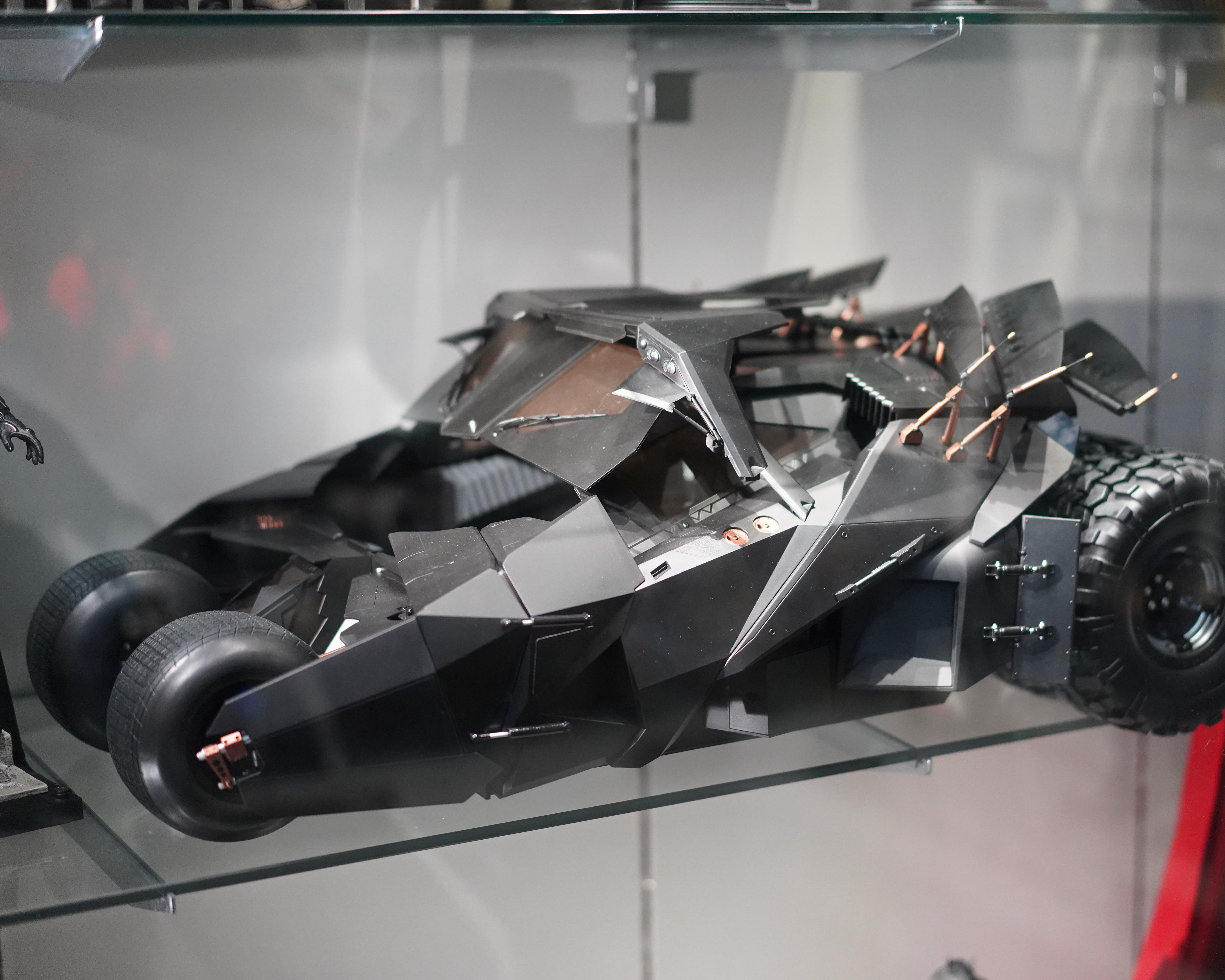 Hot toys MMS596 Batman Begins Batmobile The Tumbler - Hot Toys ...